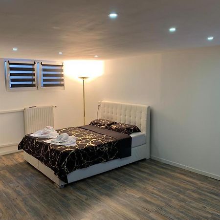 Studio 45M2 Tres Calme Village-Neuf Zewnętrze zdjęcie